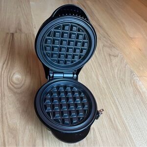 Toastmaster Mini Belgian Waffle Maker Model TM–46WMKL